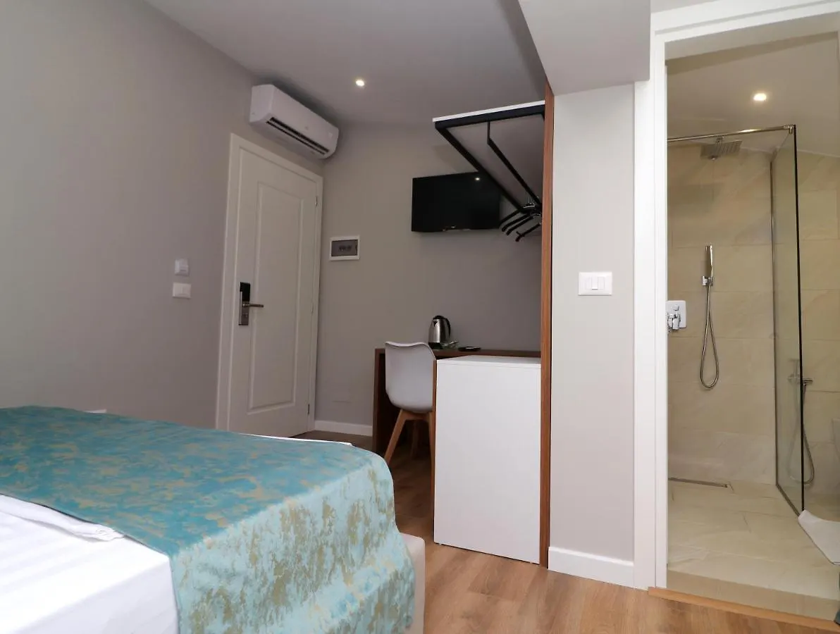 Vila Elarad Vlorë